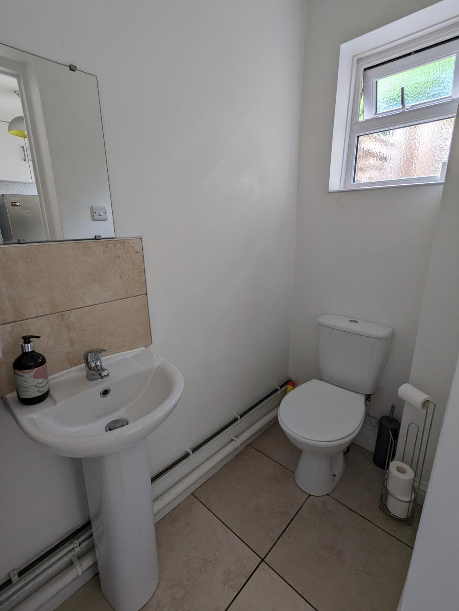 Peaceful Glastonbury Bungalow - Ideally Located Buitenkant foto
