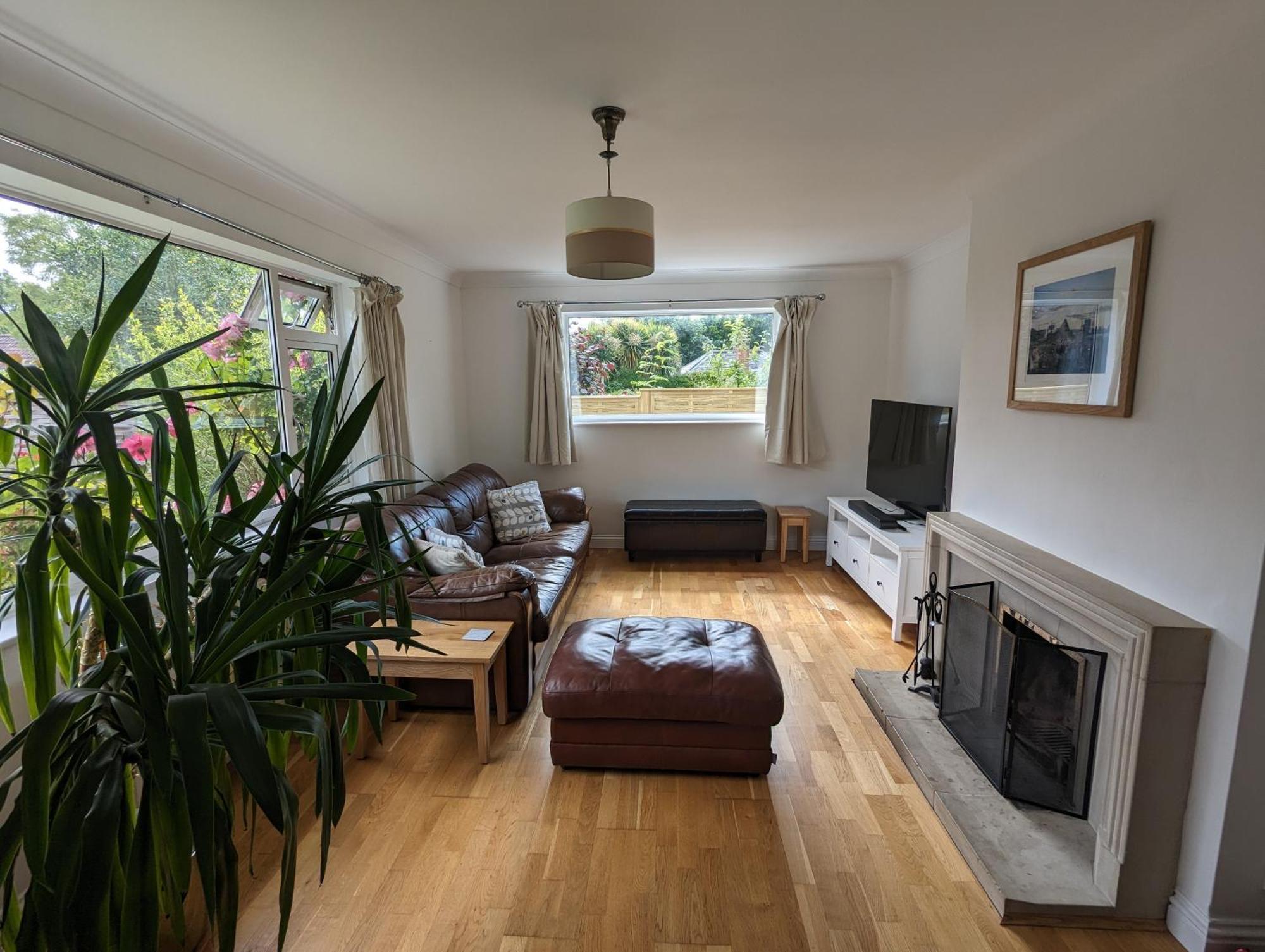 Peaceful Glastonbury Bungalow - Ideally Located Buitenkant foto