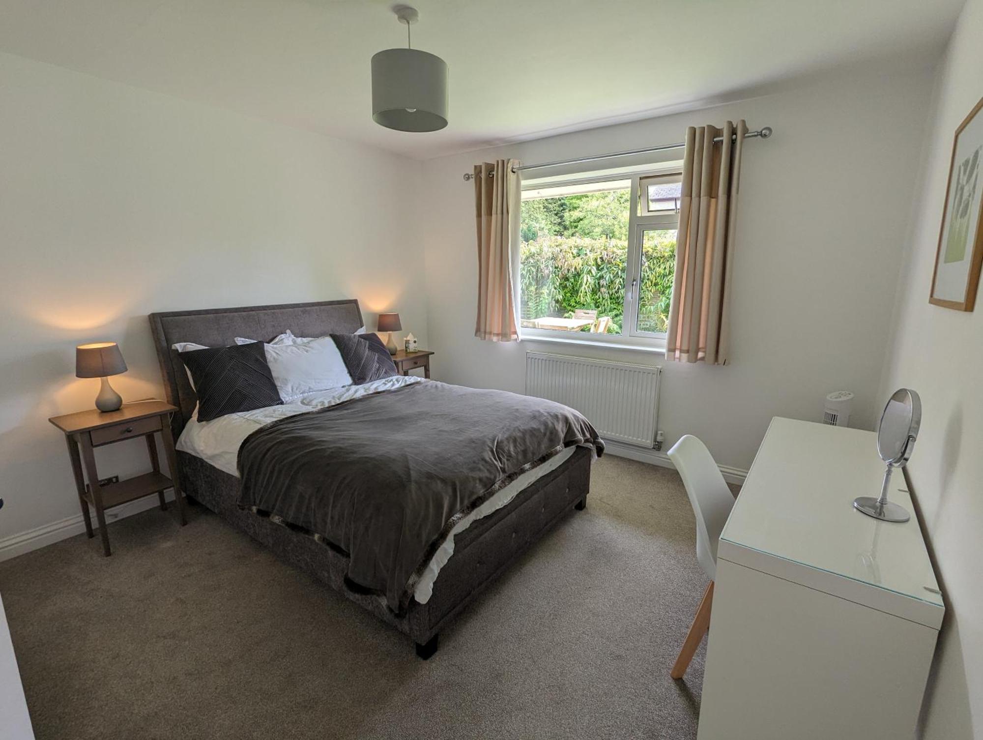 Peaceful Glastonbury Bungalow - Ideally Located Buitenkant foto