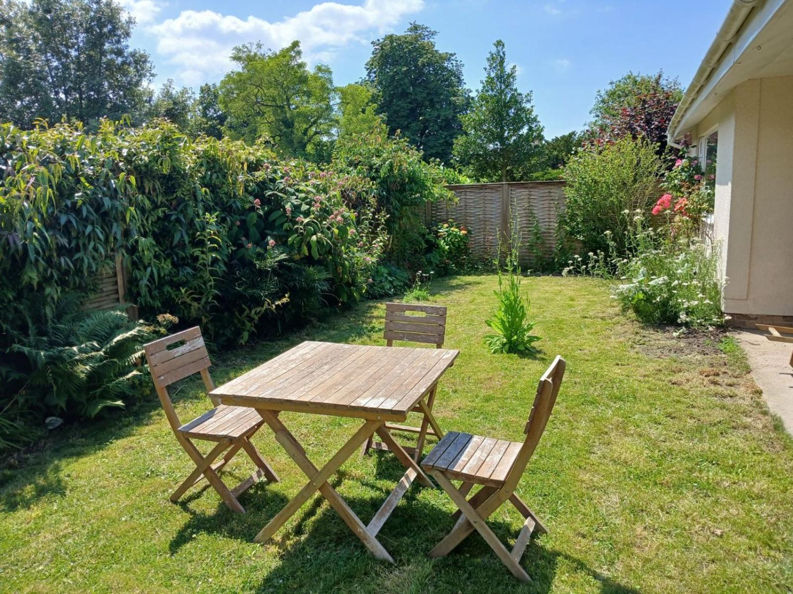 Peaceful Glastonbury Bungalow - Ideally Located Buitenkant foto