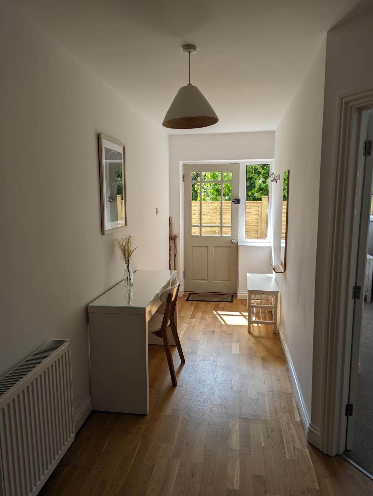 Peaceful Glastonbury Bungalow - Ideally Located Buitenkant foto